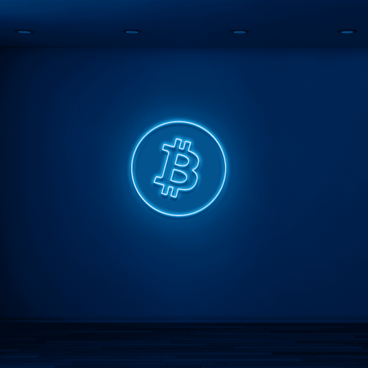 Blaues Bitcoin Logo Neon Schild an der Wand
