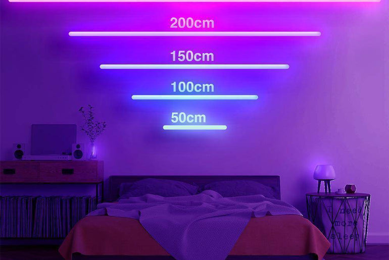 Verschiedene Größen von LED-Neonröhren über Bett