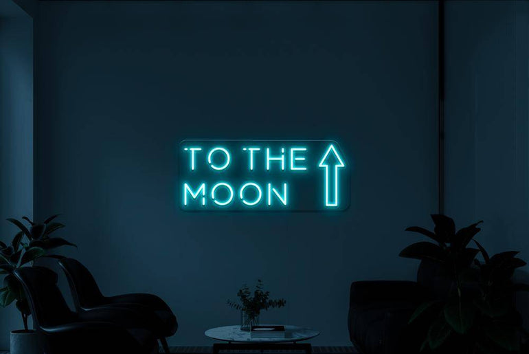 Türkises LED-Neonschild 'TO THE MOON' in dunklem Raum